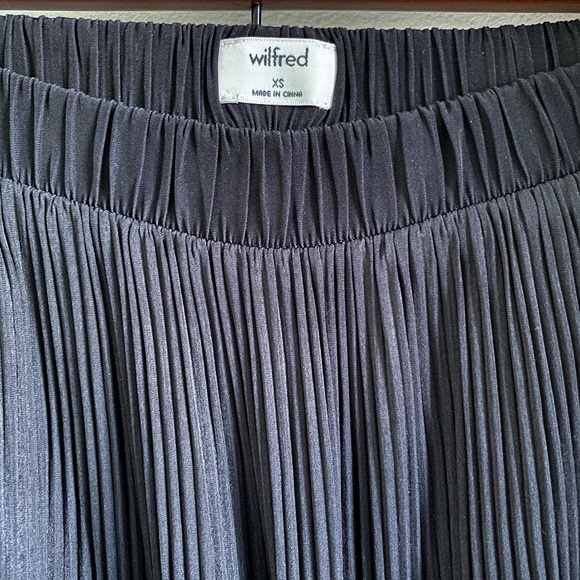 Aritzia Wilfred Celesse Skirt in Black - Picture 3 of 6